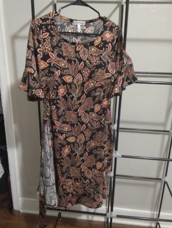 Harlow & Rose Dresses & Skirts - Apt. 9 Black Paisley Short Sleeve Shift Dress